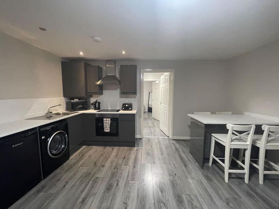 Hosted By Ryan - 2 Bedroom Apartment 利物浦 外观 照片
